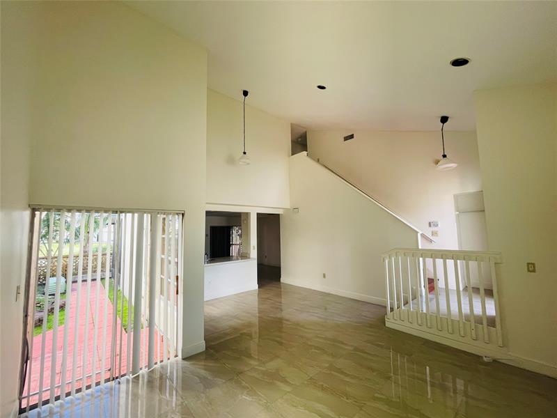 Image 3 of 18 For 13976 Langley Pl