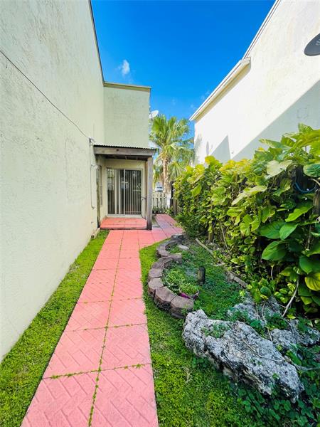 Image 4 of 18 For 13976 Langley Pl