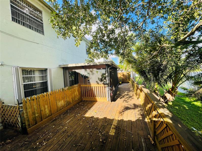 Image 5 of 18 For 13976 Langley Pl