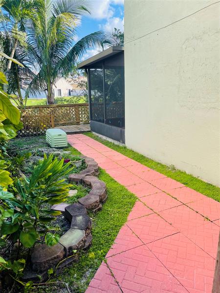 Image 7 of 18 For 13976 Langley Pl