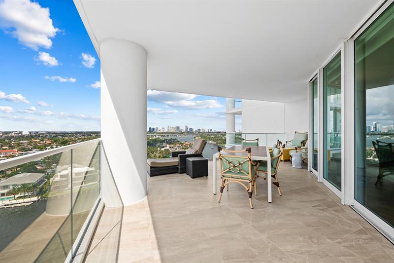 Image 12 of 37 For 3055 Harbor Dr  1603