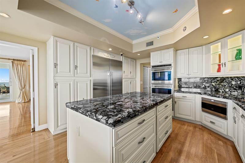 Image 16 of 37 For 3055 Harbor Dr  1603