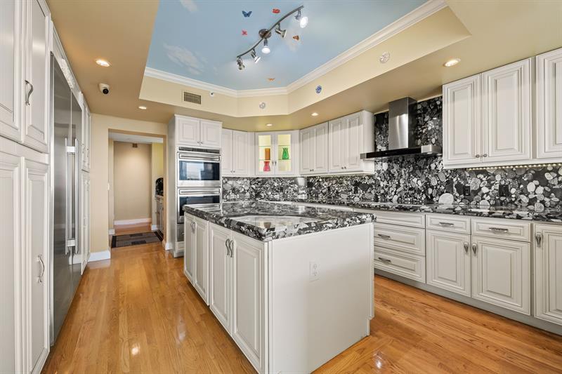 Image 17 of 37 For 3055 Harbor Dr  1603