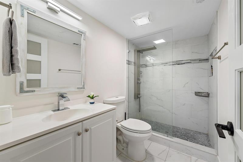 Image 10 of 28 For 6928 Briarlake  102