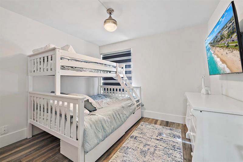 Image 12 of 28 For 6928 Briarlake  102