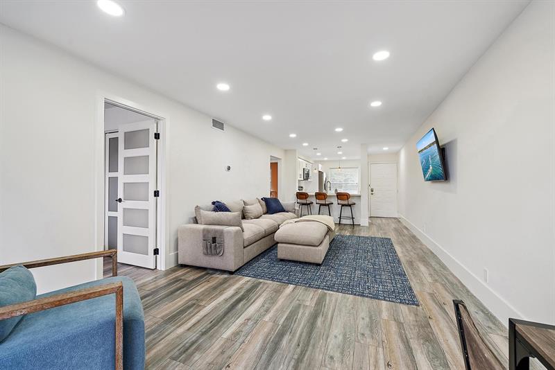 Image 16 of 28 For 6928 Briarlake  102