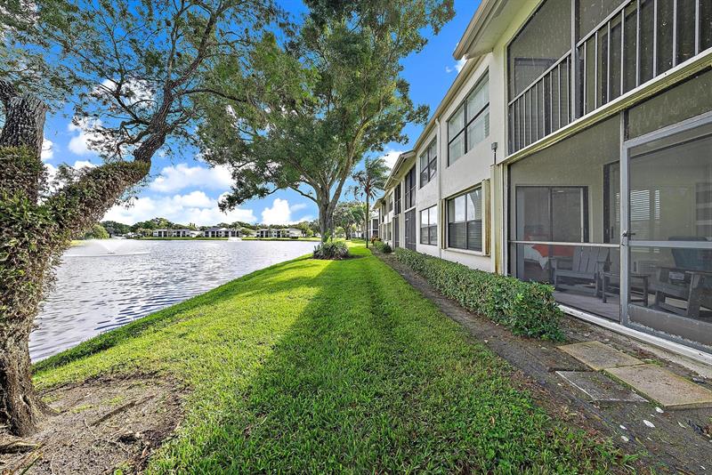 Image 20 of 28 For 6928 Briarlake  102