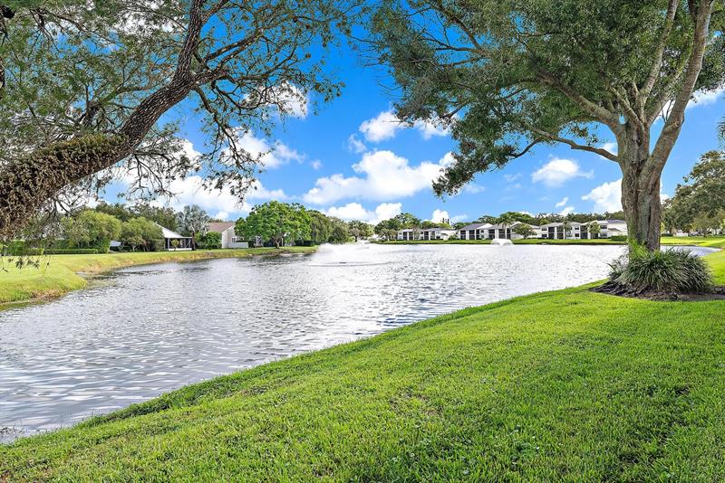 Image 21 of 28 For 6928 Briarlake  102