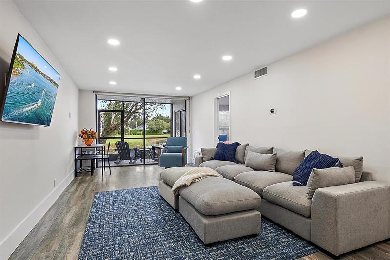 Image 5 of 28 For 6928 Briarlake  102