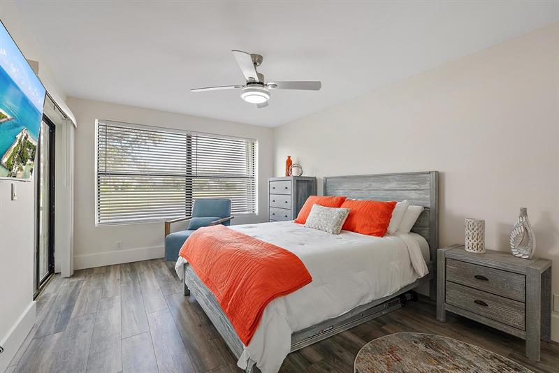 Image 8 of 28 For 6928 Briarlake  102