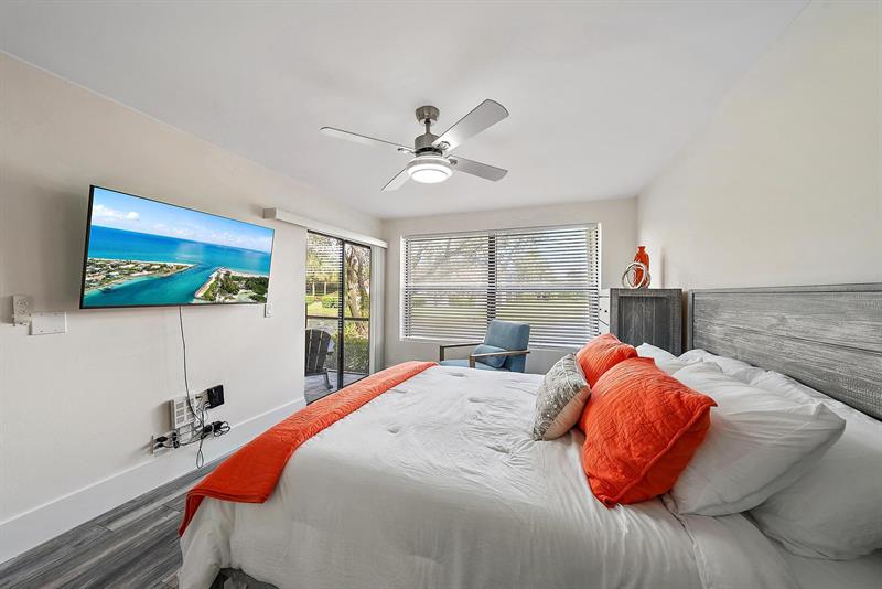 Image 9 of 28 For 6928 Briarlake  102