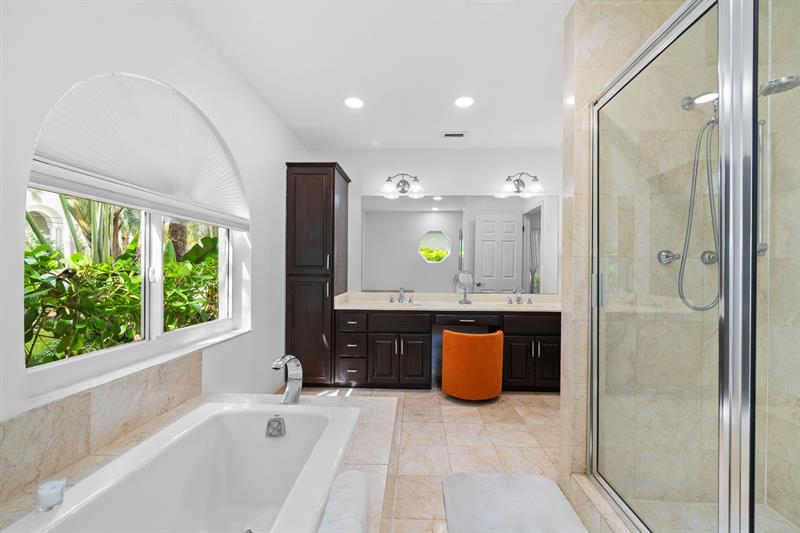 Image 14 of 28 For 326 Seven Isles Dr