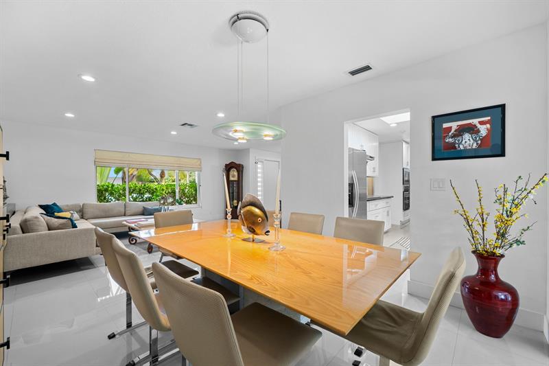 Image 4 of 28 For 326 Seven Isles Dr