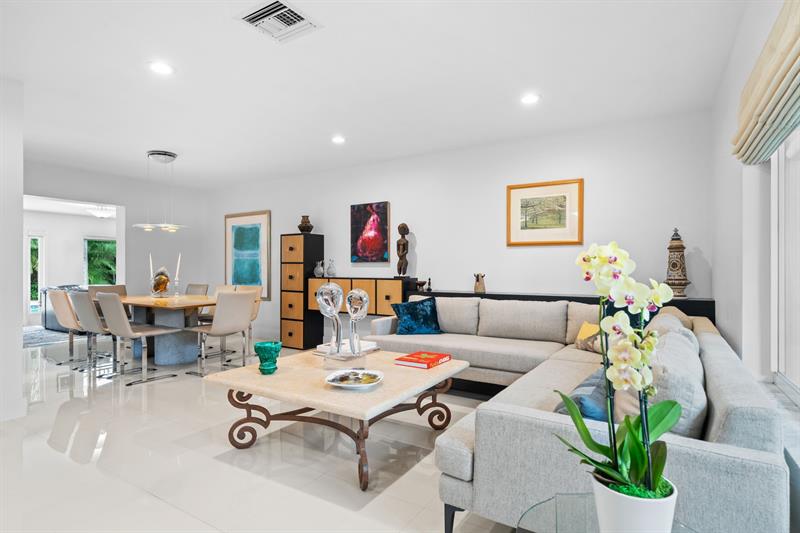 Image 6 of 28 For 326 Seven Isles Dr