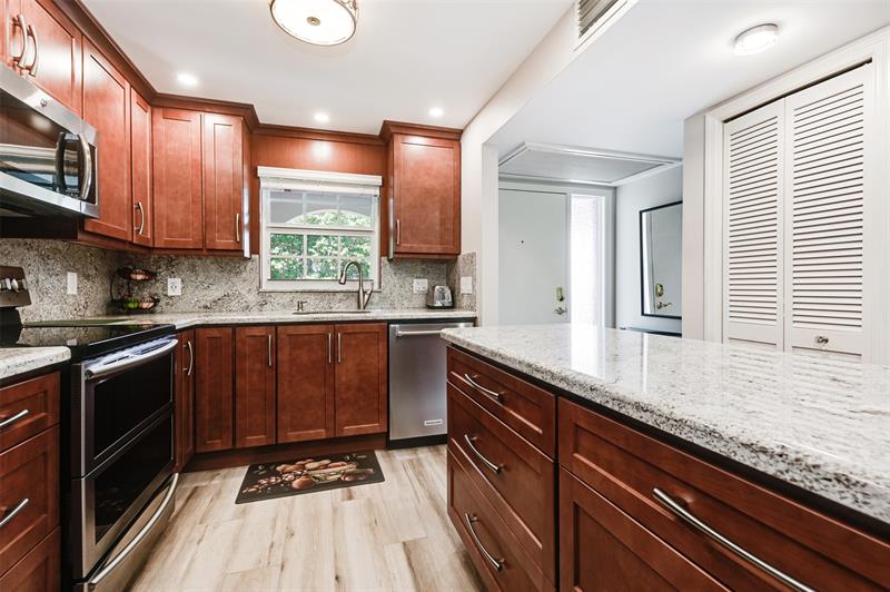 Image 7 of 24 For 773 Jeffery St  4-305