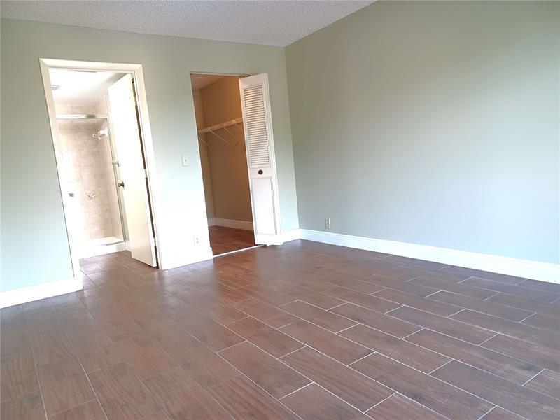 Image 21 of 37 For 806 Sky Pine Way  B3