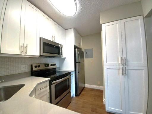 Image 5 of 37 For 806 Sky Pine Way  B3