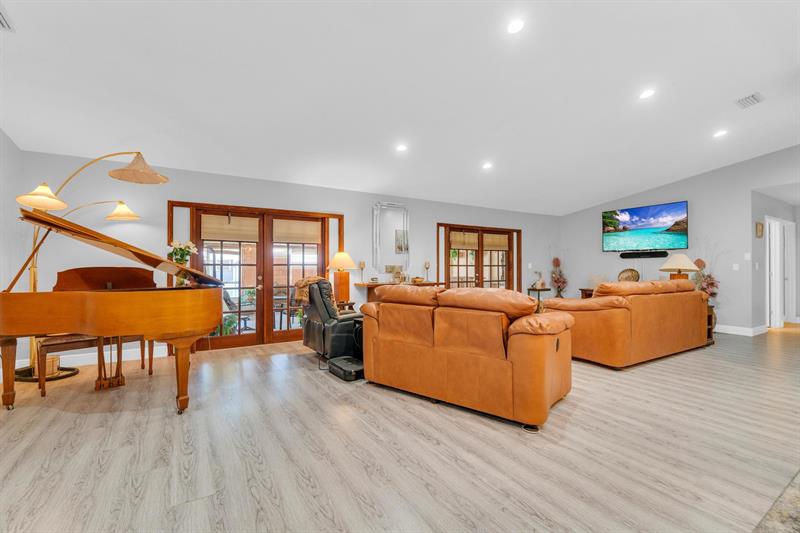 Image 4 of 11 For 18201 87th Ave