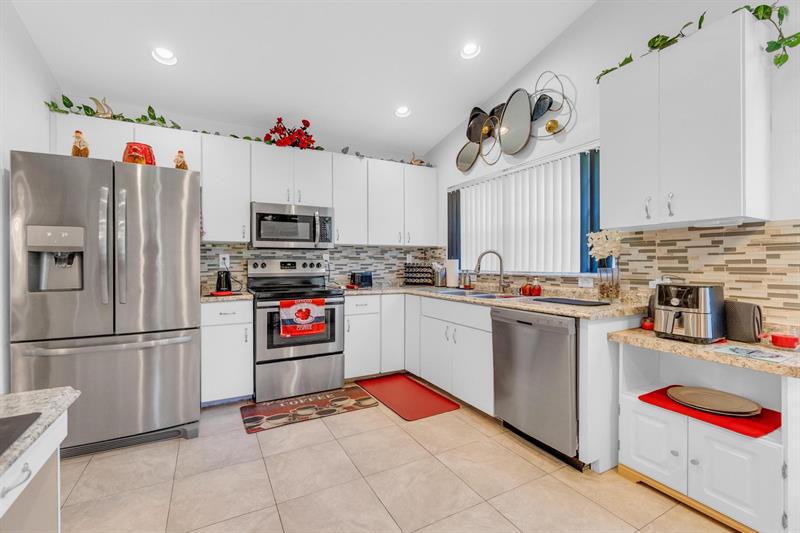 Image 6 of 11 For 18201 87th Ave