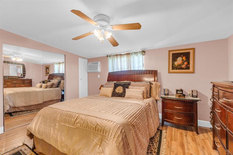 Image 7 of 11 For 18201 87th Ave