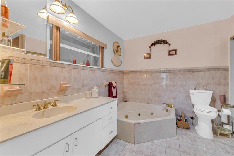 Image 9 of 11 For 18201 87th Ave