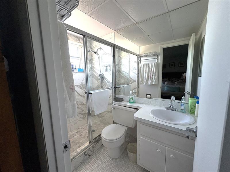 Image 13 of 15 For 6000 Ocean Blvd  11g