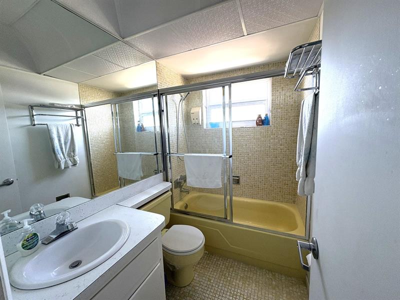 Image 15 of 15 For 6000 Ocean Blvd  11g