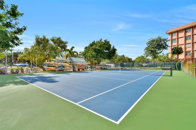 Image 20 of 28 For 900 River Reach Dr  101