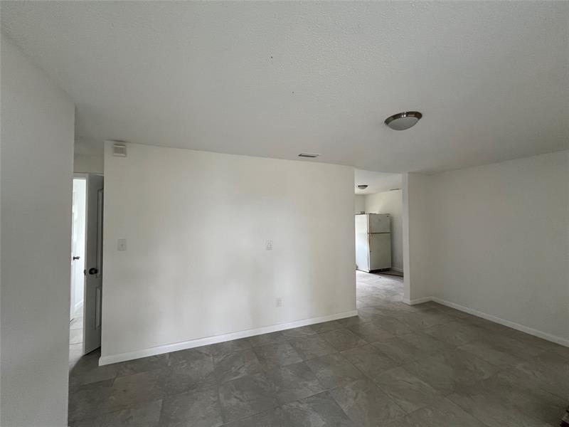 Image 10 of 13 For 308 Essex Dr