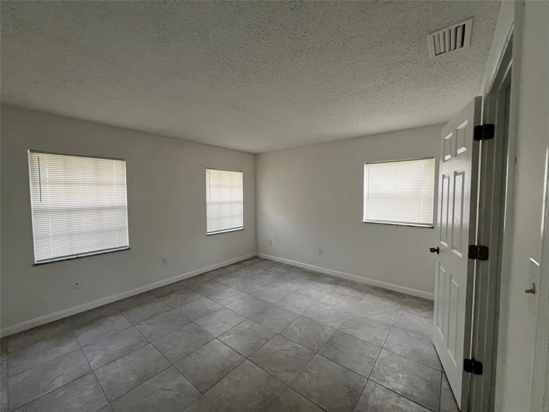 Image 11 of 13 For 308 Essex Dr