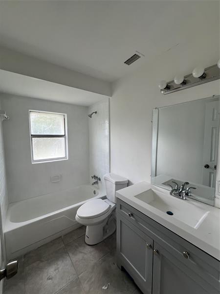 Image 13 of 13 For 308 Essex Dr