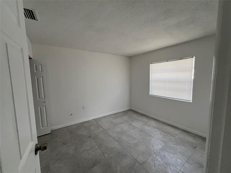 Image 6 of 13 For 308 Essex Dr