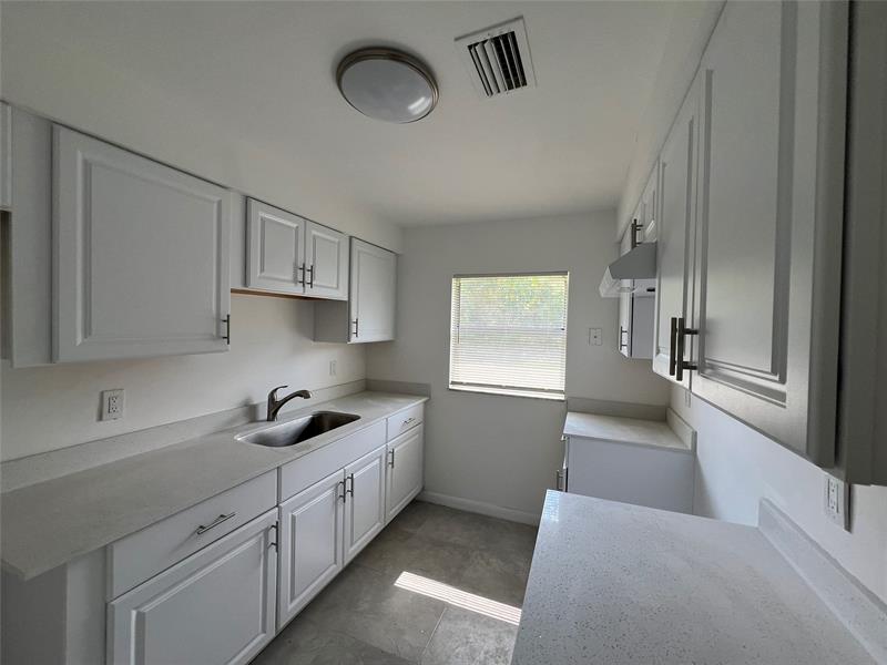 Image 9 of 13 For 308 Essex Dr