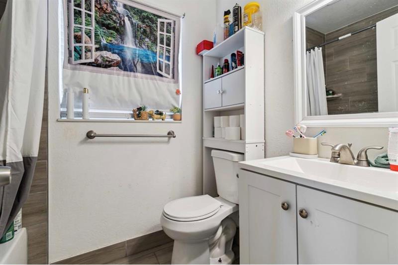 Image 10 of 15 For 501 S E St  