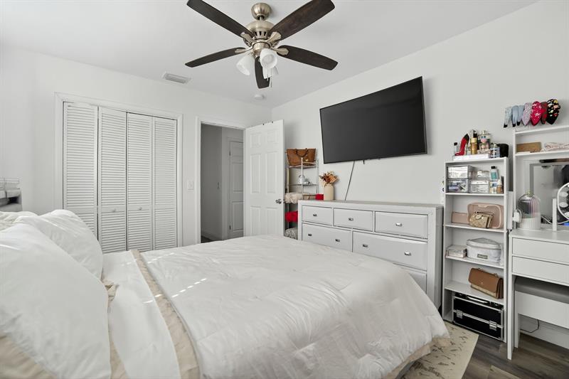 Image 12 of 15 For 501 S E St  