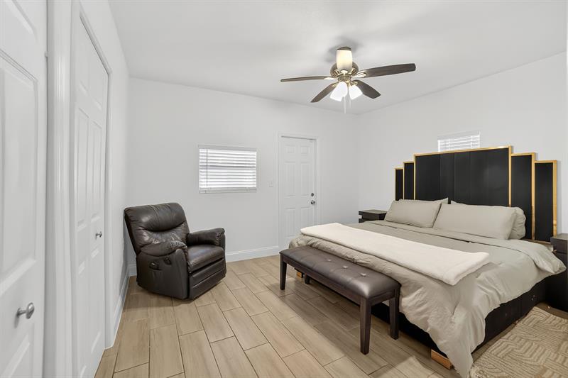 Image 14 of 15 For 501 S E St  