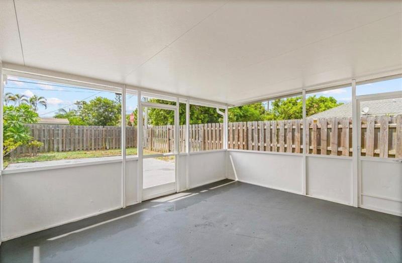 Image 15 of 15 For 501 S E St  