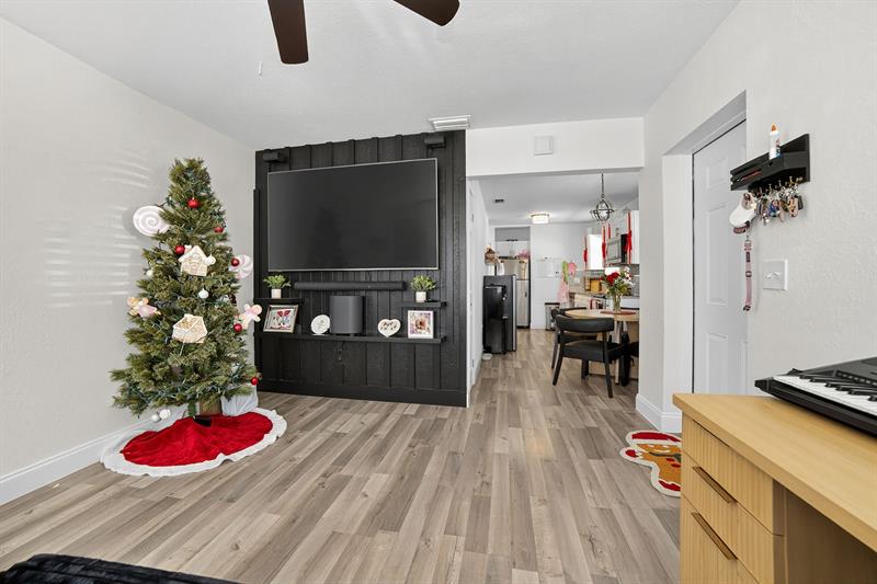 Image 6 of 15 For 501 S E St  