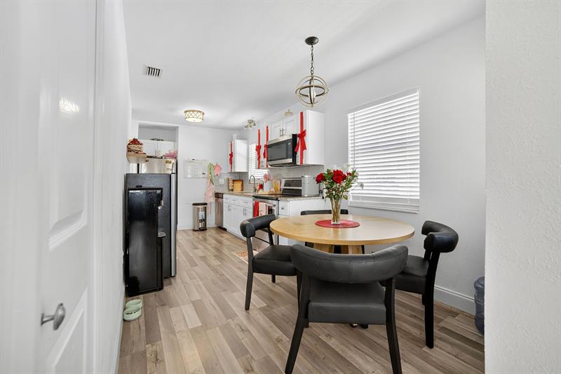 Image 8 of 15 For 501 S E St  