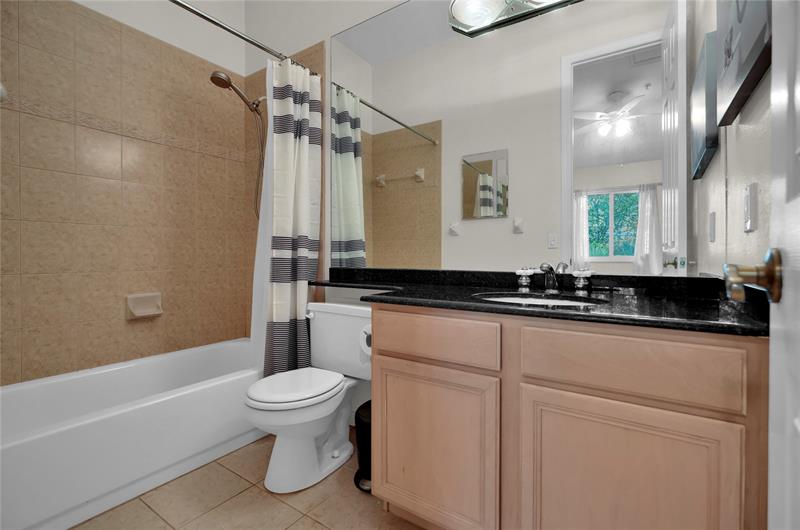 Image 19 of 30 For 2453 14th Street Cswy