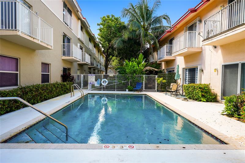 Image 25 of 30 For 2453 14th Street Cswy