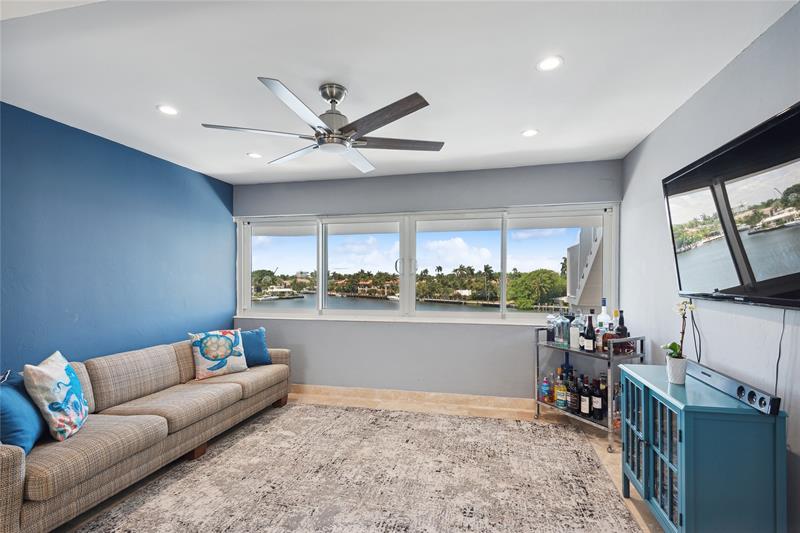 Image 6 of 22 For 333 Sunset Dr  207