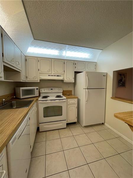 Image 9 of 23 For 9233 8th St  220