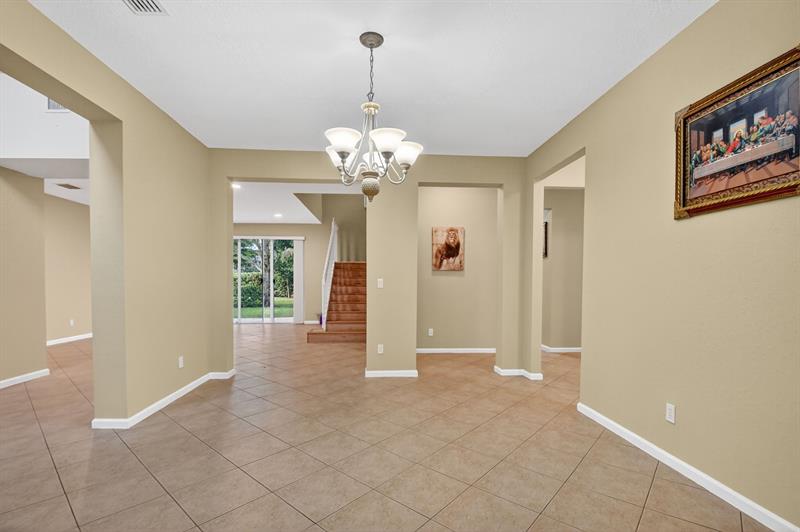 Image 11 of 69 For 9393 Savannah Estates Drive