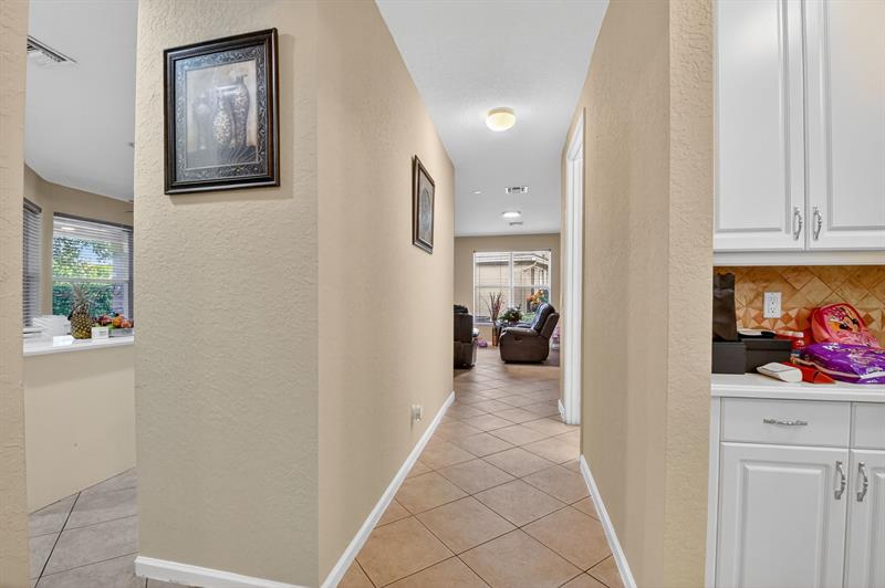 Image 14 of 69 For 9393 Savannah Estates Drive