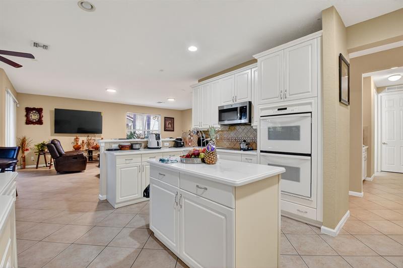 Image 15 of 69 For 9393 Savannah Estates Drive