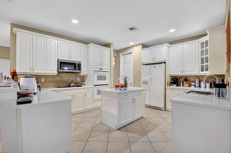 Image 17 of 69 For 9393 Savannah Estates Drive