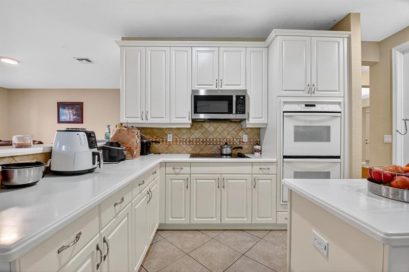 Image 18 of 69 For 9393 Savannah Estates Drive