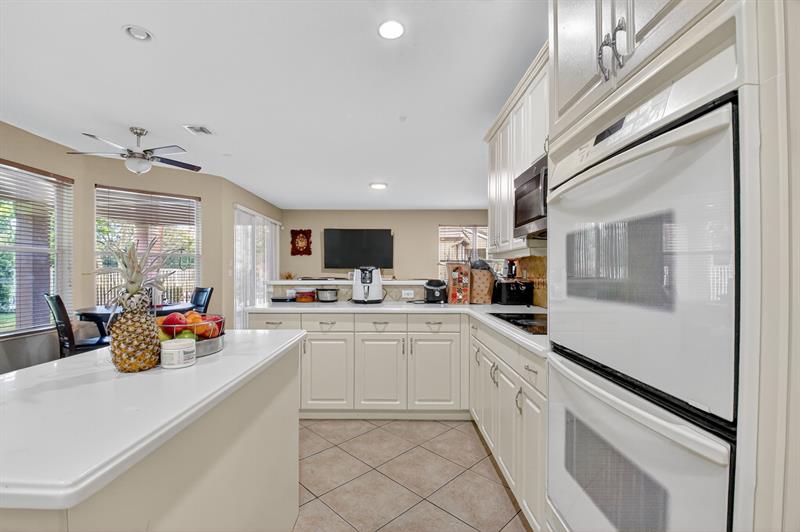 Image 19 of 69 For 9393 Savannah Estates Drive