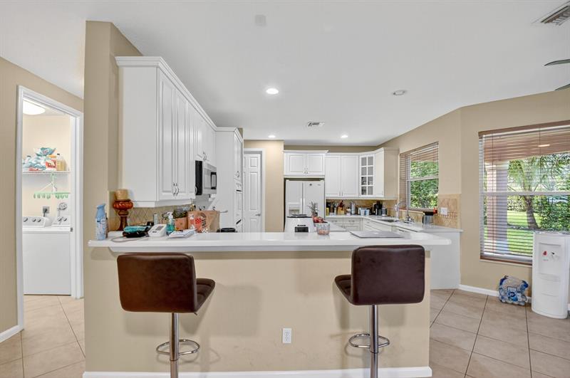 Image 20 of 69 For 9393 Savannah Estates Drive